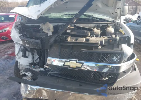 2018 Chevrolet Express 2500 Work Van z USA, uszkodzony, nr VIN 1GCWGAFG3J1909359